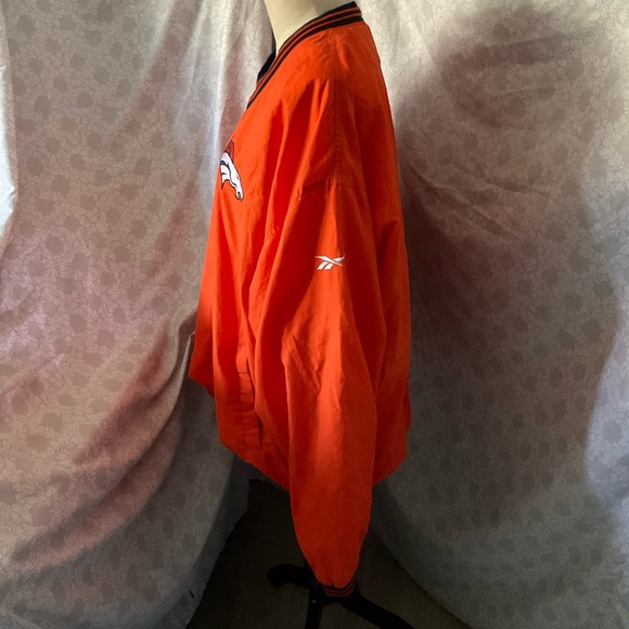 Denver Bronco Windbreaker - Picture 4 of 6